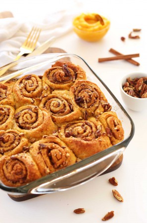 Vegan Pumpkin Cinnamon Rolls